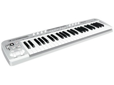 Behringer UMX49 